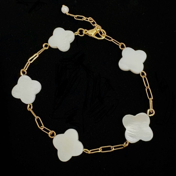 🌹HP🌹✨NEW✨Large Size Mother of Pearl Shell Cross Flower Beads Beacelet - Picture 2 of 3